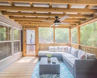 Cheerful 4 Bedroom Cottage On Kentucky Lake - Benton - Balcón