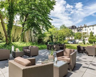 Garner Hotel Bochum By IHG - Bochum - Terasa