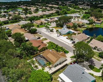 Sunny Skies - Bradenton - Building