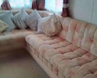Caravan - Sleeps 4 - Parking - Eyemouth - Living room