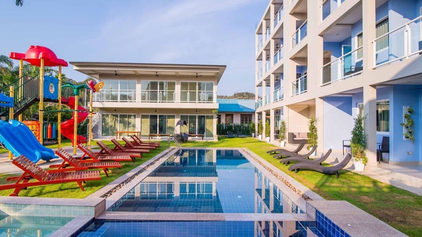 海浪和沙灘度假村