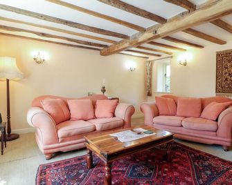 Children-friendly nice cottage with garden & BBQ | Dogs allowed - Alfreton - Вітальня