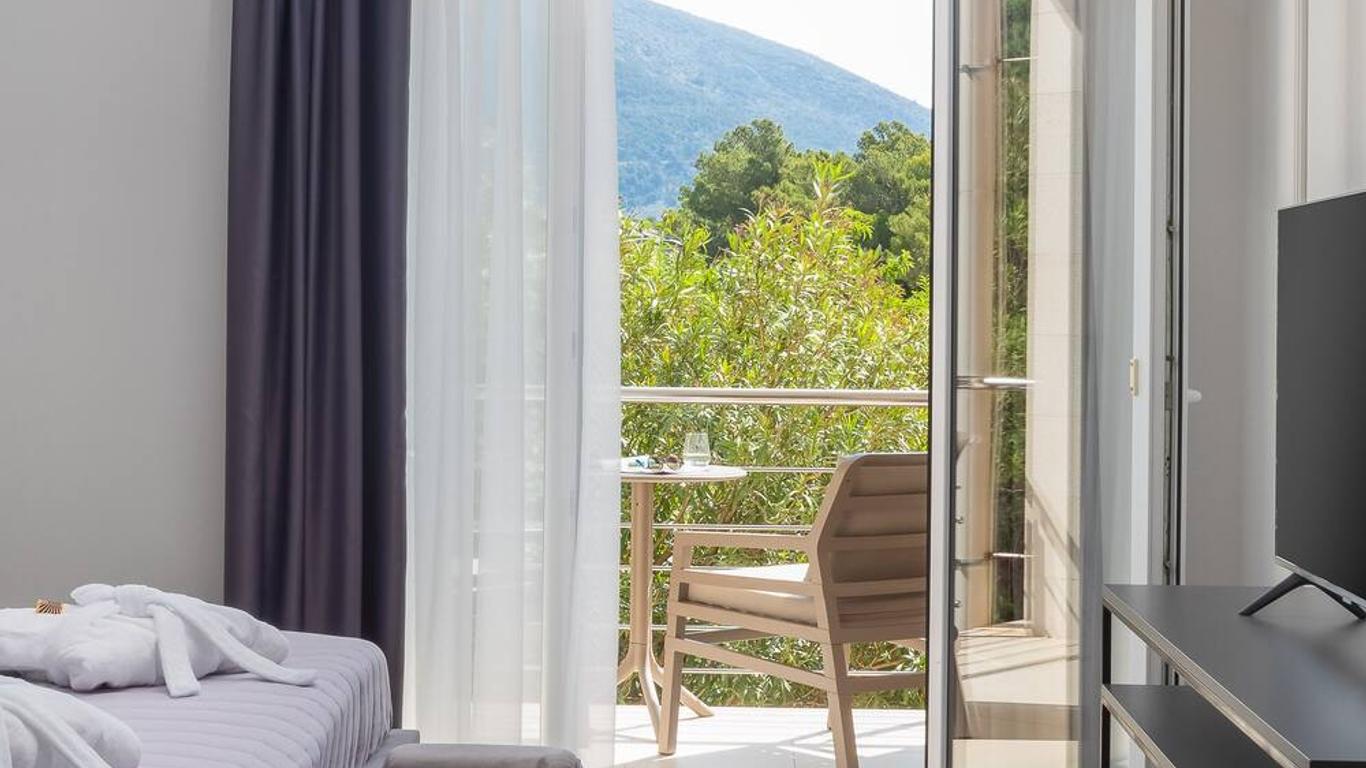 Zlatni Rat Beach Resort