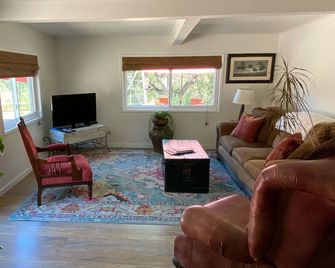 Colony Haven in The Oaks - Atascadero - Wohnzimmer