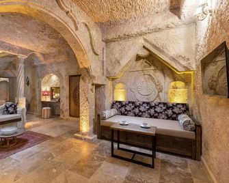 Kayata Cave Suites - Urgup - Wohnzimmer