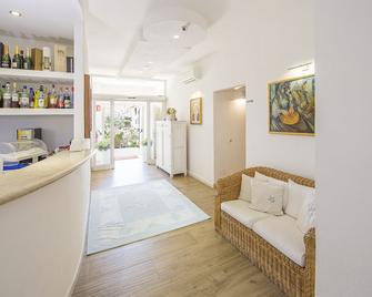 أولبيا سيتي هوتل - أولبيا - غرفة معيشة