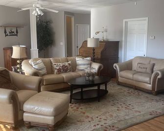 Fantastic Mountain View!! - Dillard - Living room