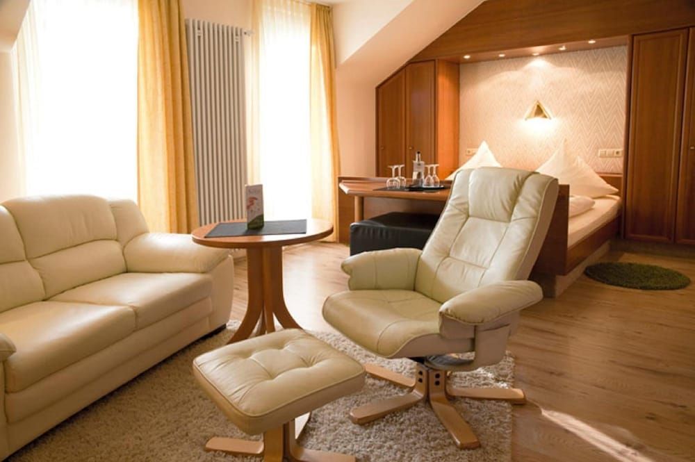 Hotel Kurparkblick - Bad Bergzabern - Huiskamer