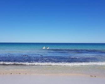 Longbeach Retreat, Beautiful Ocean Views At Your Fingertips - Port Kennedy - Spiaggia
