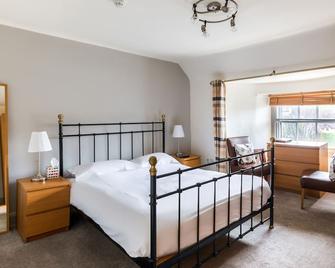 OYO Clovenfords Hotel - Galashiels - Bedroom