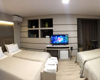 Freddy's Hotel - Tirana - Schlafzimmer