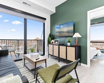 Uptown Apartment| Lake View Near Mill City Museum - Minneapolis - Living room