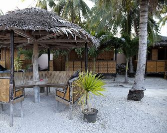 Luzmin Bh - Pink House - Oslob - Terasa