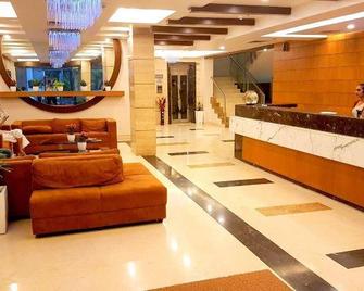 La Hospin Hotel - Rājahmundry - Recepción