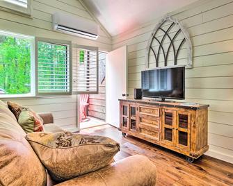 Elegant Sapphire Valley Studio w/ Resort Amenities - Sapphire - Sala de estar