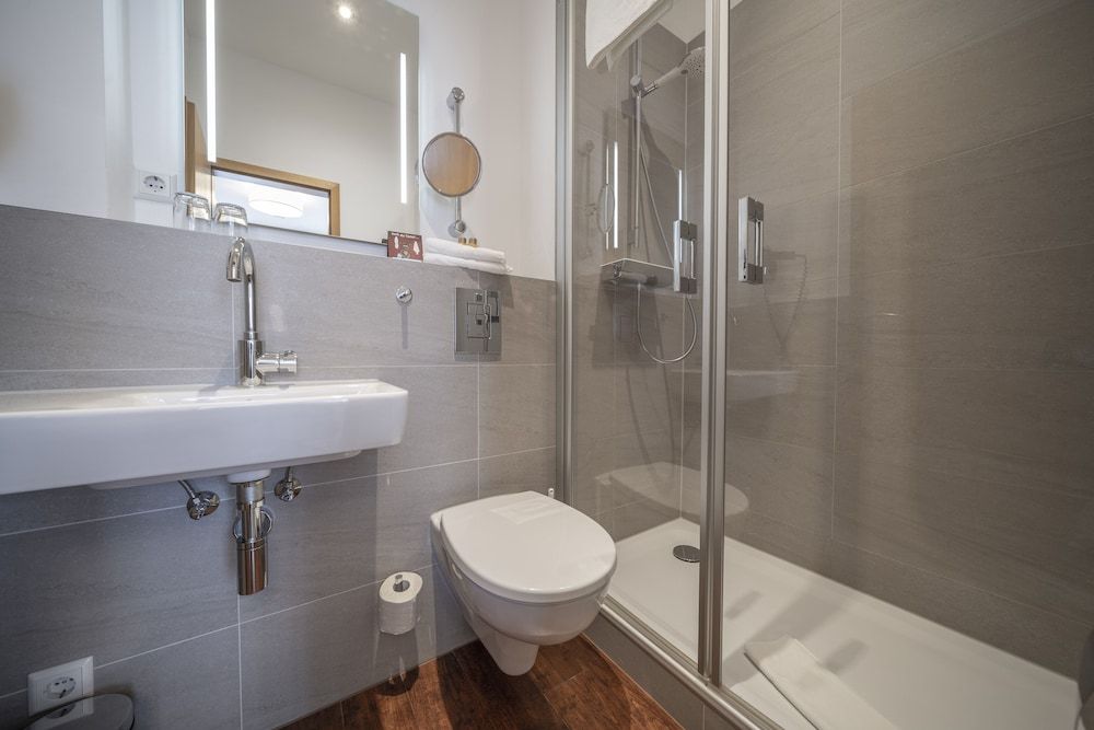 Hotel Hirsch - Kehl - Bathroom