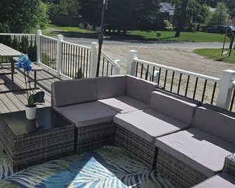 Kick back and relax in this calm, stylish home. Luxury newly renovated property - Cape May Court House - Balcony
