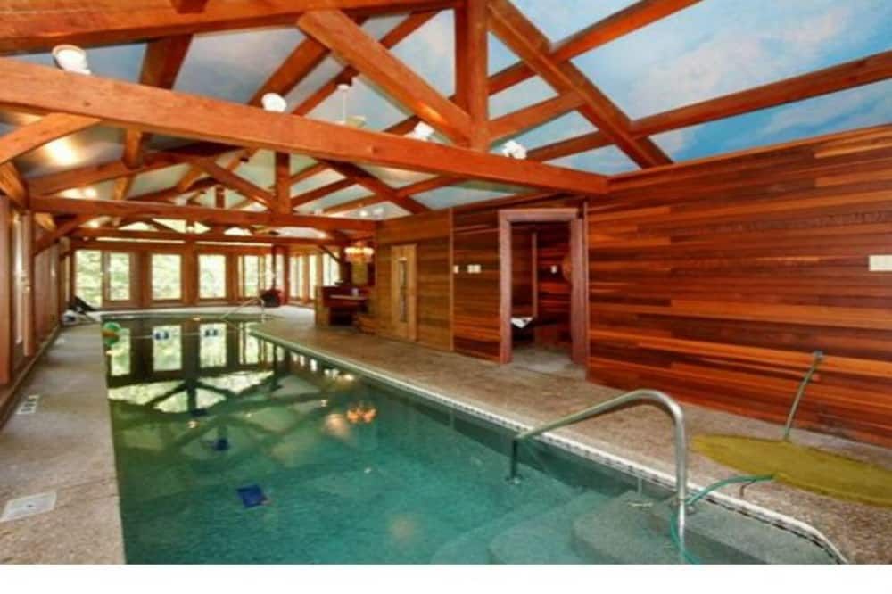 Retro Ranch With Private Indoor Pool & Sauna St Louis, Mo