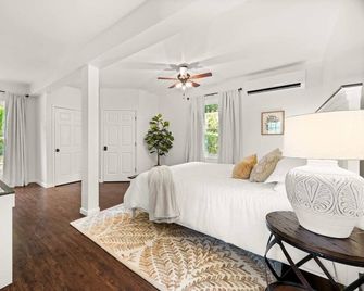 Keuka Wine Trail Lake View Suite & Private Fire Pit - Hammondsport