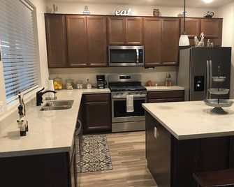 Cozy Casa Bliss: 3 bedroom Desert Home - Casa Grande - Cocina