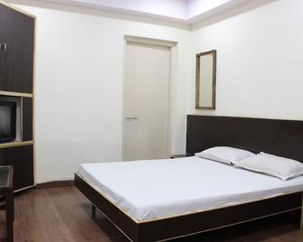 Hotel Shiva - Panvel - Habitación