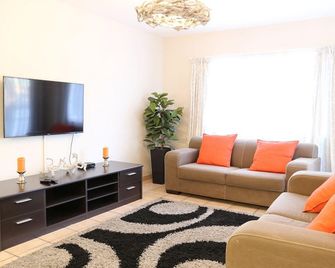 Tillas Guesthouse - Windhoek - Living room