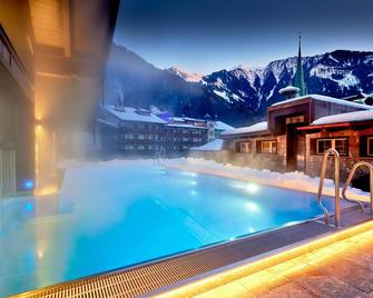 Hotel Neue Post - Mayrhofen - Piscina