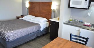 Moonlight Inn and Suites - Sudbury - Bedroom