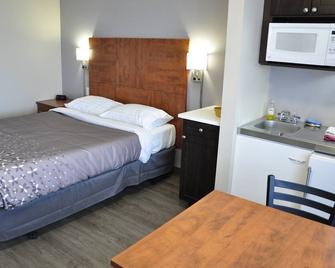 Moonlight Inn and Suites - Sudbury - Bedroom