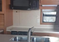 Beautiful RV with a hot tub, at Ofty's Riverside Campground. - Portage la Prairie - Kitchen