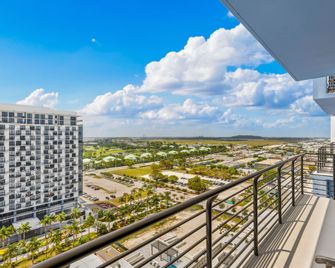 Modern Downtown Doral One-Bedroom Apt - Doral - Balcony