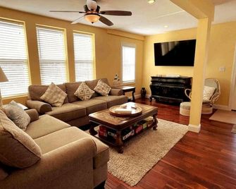 Bay view-walk to beach/boards/restaurants, parking - Ventnor City - Sala de estar