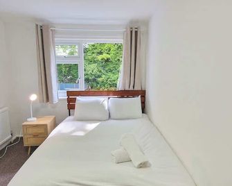 3 Bedroom Northenden Home by City SuperHost - Rostherne - חדר שינה