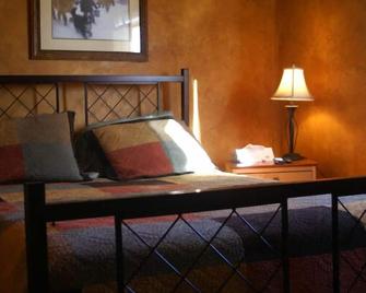 The Jay Village Inn - Jay - Bedroom