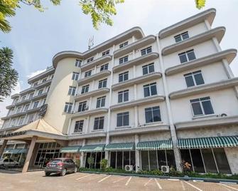 Capital O 2239 Hotel Endah Parahyangan - Bandung - Building