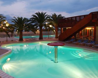 Hotel Maxim's - Tortoreto - Pool