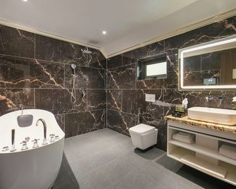Royal Duong Noi Hotel - Hanoi - Bathroom
