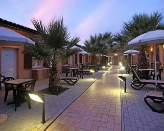 Hotel Le Palme - Albinia - Patio