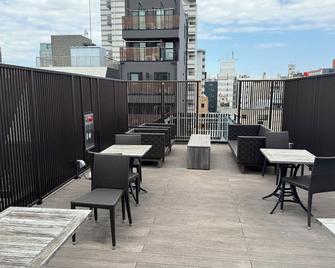 Capsulehotel Suzumoriya - Tokyo - Balcony