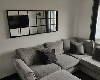 Riverside Park Penthouse Apartment In St - St. Neots - Wohnzimmer