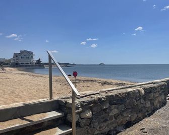 Newly renovated cottage in a private beach community. - Madison - Pláž