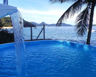 أوشن جرين فلاتس - انغرا دوس ريس - حوض السباحة