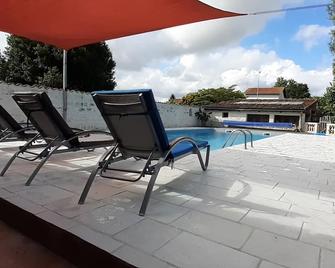 Cottage with swimming pool (10x5). - Thénac - Piscina