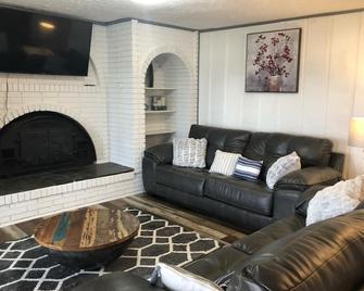 Claytor Lake Lakeview Home - Dublin - Huiskamer