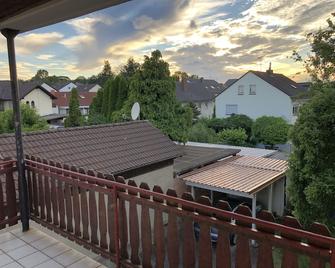 Ramstein Room with private bathroom, shared kitchen and living room\/balcony - Ramstein-Miesenbach - Outdoors view