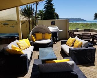 Private Absolute Beachfront 4 Bedroom House - Ohope - Balcone