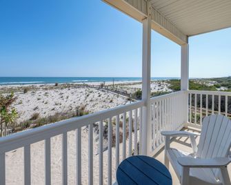 Drifting Sands Oceanfront Hotel - Ship Bottom - Balcón