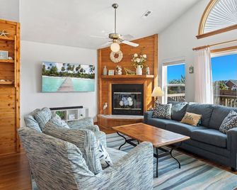 1303 - Trident True - Corolla - Living room