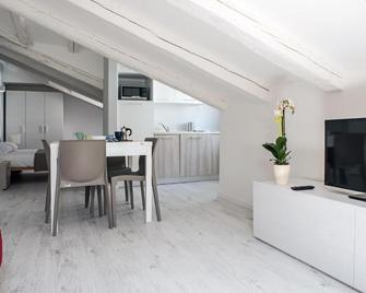 Domo Apartments - Trieste Goldoni - Triëst - Eetruimte