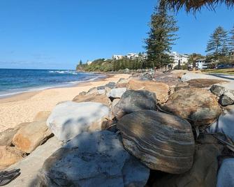 موفات بيتش موتل كالوندرا - كالوندرا - شاطئ